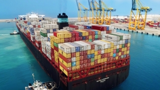 السعودية تُضيف خدمات شحن في موانئها لزيادة الصادرات