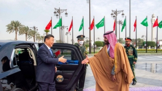 اتفاقيات بالمليارات: الصين تضع يدها على مكاسب الأميركيين في السعودية