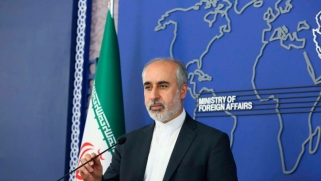 طهران تحتفي بحوار عابر بين السيسي وعبداللهيان خلال قمة بغداد 2