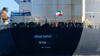 إيران تعبّر عن رفضها للانفتاح السوري على الإمارات وتركيا بإيقاف النفط الرخيص