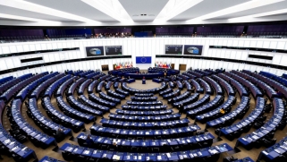 لجنة بالبرلمان الأوروبي تؤيد رفع الحصانة عن نائبين في قضية “قطر غيت”