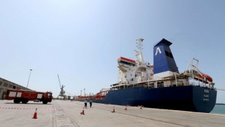 تفاهمات أولية بين الحوثيين والسعودية تقود إلى رفع القيود عن ميناء الحديدة