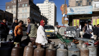 أزمة غاز الطهو تضاعف معاناة اليمنيين على أبواب شهر رمضان