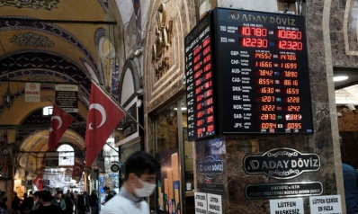 تشديد القيود المالية يغذي ازدهار السوق الموازية للعملات في تركيا