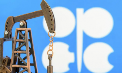 أسعار النفط تقفز بعد إعلان “أوبك بلس” خفض الإنتاج بشكل مفاجئ