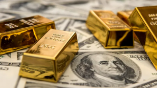 تراجع الذهب مع صعود الدولار والأسواق تقيم بيانات التضخم الأميركية