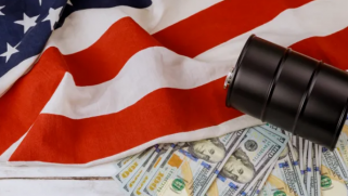 النفط يرتفع وسط تراجع المخزونات الأميركية والدولار يستقر