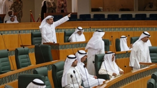 الكويت في مأزق ديمقراطية لا يصدقها أحد