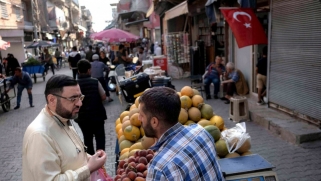 اللاجئون السوريون يترقبون نتائج الانتخابات أكثر من الأتراك أنفسهم