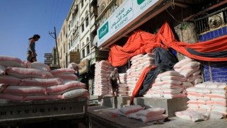 الحوثيون يصعدون سياسة تجويع الشعب اليمني باحتجاز ناقلات القمح
