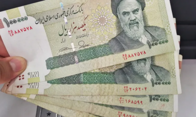 لعنة الأصفار ومبررات تاريخية.. لماذا صُنف الريال الإيراني أضعف العملات في العالم؟