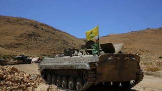 حزب الله يستعرض سلاحه في لبنان على وقع توترات طائفية
