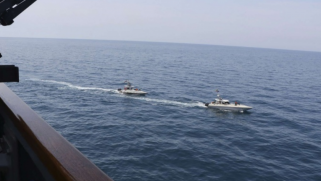 إيران تكشف عن سفن حربية أثناء مناورات قبالة جزيرة أبوموسى الإماراتية