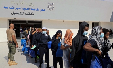 ليبيا ترّحل مئات المهاجرين المصريين والنيجيريين غير النظاميين