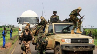البرهان يواجه مأزقا عسكريا وسياسيا في شرق السودان