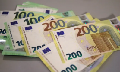 اليورو يرتفع من أدنى مستوياته قبل اجتماع المركزي الأوروبي ومؤشر الدولار يهبط