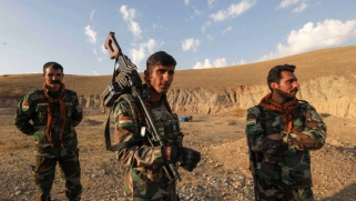 العراق يبعد المسلحين الأكراد إلى الداخل قبل أسبوع من المهلة الإيرانية