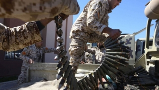 خبراء أفارقة: أسلحة مسربة من ليبيا فاقمت جرائم قطّاع الطرق في دول الساحل