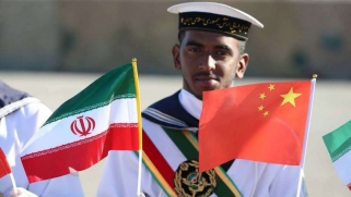 الصين تواصل سحب اختصاص التوسط بين إيران وخصومها من يد سلطنة عمان