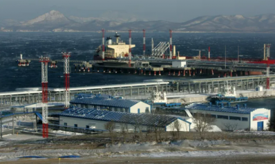 الصين تزيد واردتها من النفط والغاز الروسيين متحدية العقوبات الغربية