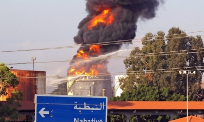 اللبنانيون يخسرون خزان وقود ضخما في كارثة حريق جديدة