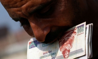 الدولار والمقاطعة يدفعان المستثمرين إلى الهروب من مصر