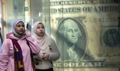 المصريون منشغلون باجتماع البنك المركزي وسط قلق من تعويم جديد للعملة