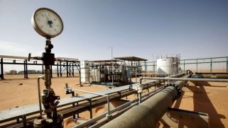 حرس المنشآت يعيدون فتح الحقول النفطية الليبية بعد تفاهمات مع الدبيبة