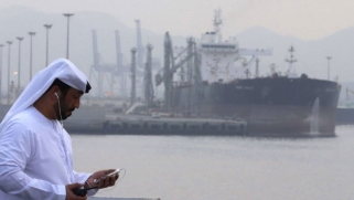شركات الطاقة والشحن تكافح لتقليل تداعيات الاضطراب في البحر الأحمر