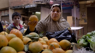 المخاطر السياسية تدفع القاهرة إلى تصعيد المواجهة ضد أباطرة السوق