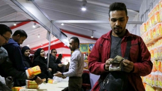 حل أزمات الاقتصاد المصري بالمسكّنات يرهق الحكومة والمواطنين