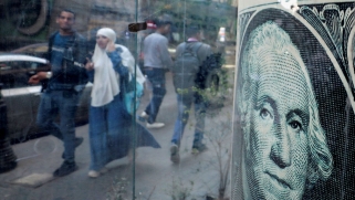 الحكومة المصرية تقر بصعوبة خفض الأسعار رغم السيولة الدولارية