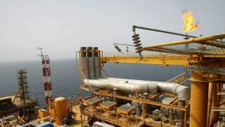 إيران تعول على شركاتها المحلية لتعزيز إنتاج النفط