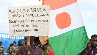 فرنسا ترفض إخراج قواتها من النيجر رغم تحذيرات المجلس العسكري