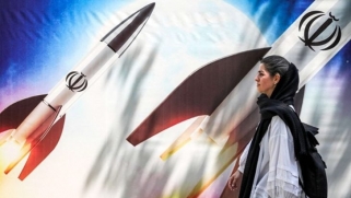 قرار إسرائيلي بالرد على إيران.. تحديات الاختيار بين الإستراتيجية والانتقام ورد الصاع صاعين