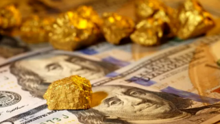 توترات الشرق الأوسط تدفع الذهب إلى الارتفاع وتراجع طفيف للدولار