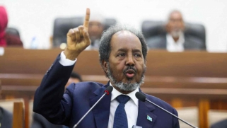 الصومال يطرد سفير إثيوبيا ويغلق قنصليتين لها