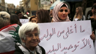 مقطع فيديو يصدم اللبنانيين بالاعتداء على محامية أمام المحكمة الجعفرية