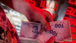 تكديس الاحتياطي النقدي يولد آثارا عكسية في حماية الليرة التركية