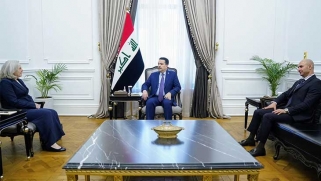 رئيس حكومة العراق بحث مع السفيرة الأمريكية خطر توسع الصراع