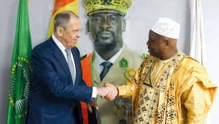 لماذا تتعدد جولات وزير الخارجية الروسي في أفريقيا