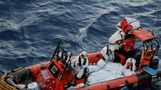 ارتفاع عدد غرقى سفينة مهاجرين قبالة سواحل ليبيا إلى 12