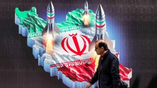 الفساد في إيران: أداة إستراتيجية لتمكين النظام وقمع مناوئيه