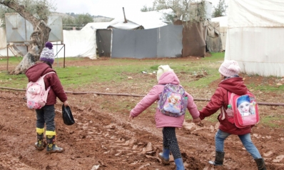 النزاع يحرم الأطفال في مخيمات النازحين شمال سوريا من التعليم