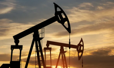 النفط يحقق أفضل أداء أسبوعي بعد توقعات نمو الطلب