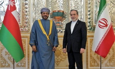 إيران… بين الوساطة العُمانية والتحذيرات الأمريكية