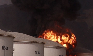 النفط على صفيح ساخن: الحرب الأمريكية-الإيرانية تهدد أسعار الوقود العالمية بالانفجار!