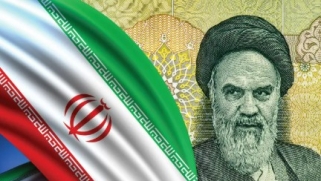 إيران بين إرث الثورة وضغوط الحاضر: هل يقترب الاقتصاد من لحظة الحسم؟