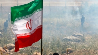 إيران على حافة الانفجار: اقتصاد ينهار وحرب قد تغيّر مستقبل المنطقة