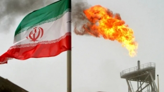 إيران في قبضة الاستنزاف الاقتصادي: حين تتحول أزمة النفط والتضخم والعقوبات إلى أزمة دولة.